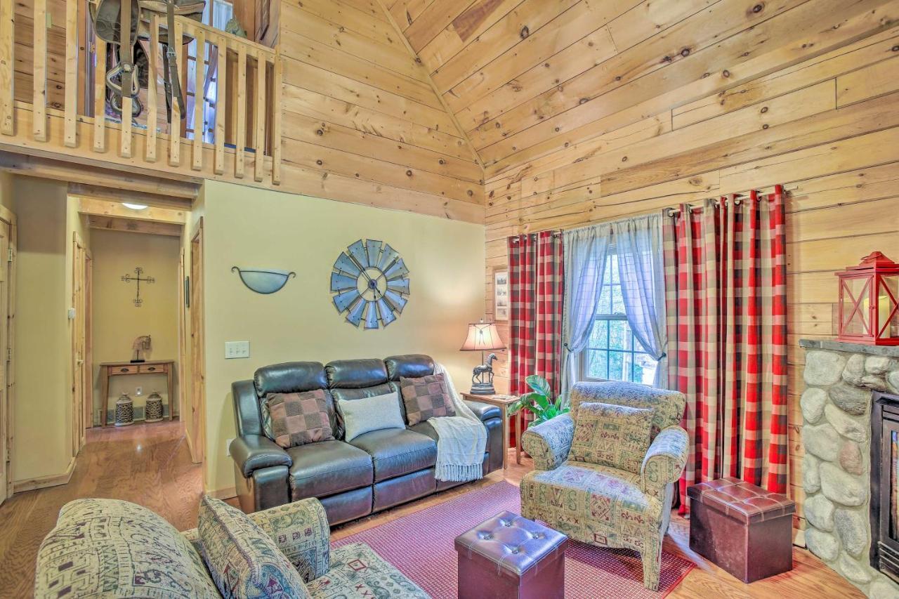 Resort Cabin With Fire Pit Golf, Hike And Play! Rothbury Exterior foto