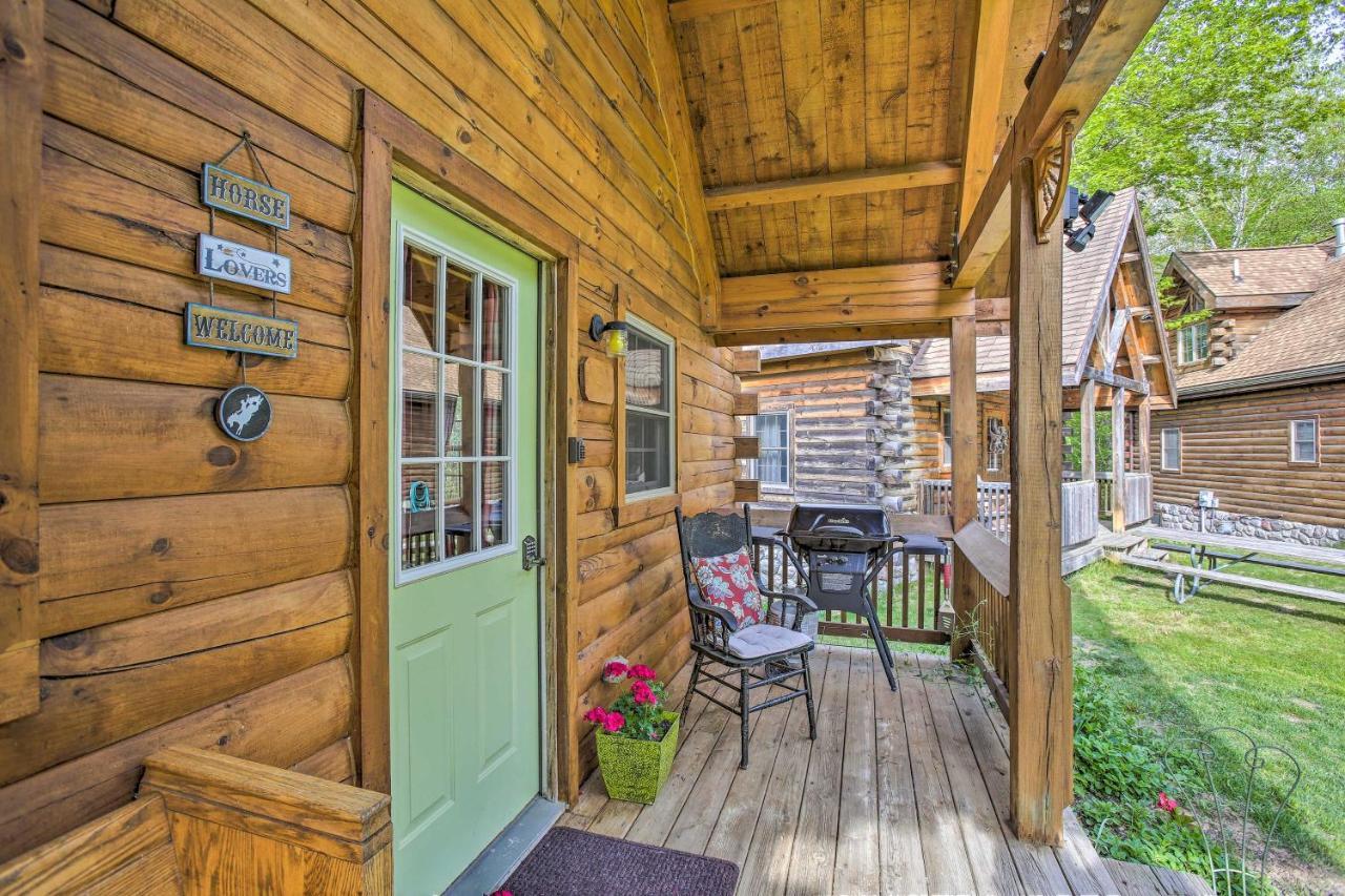 Resort Cabin With Fire Pit Golf, Hike And Play! Rothbury Exterior foto