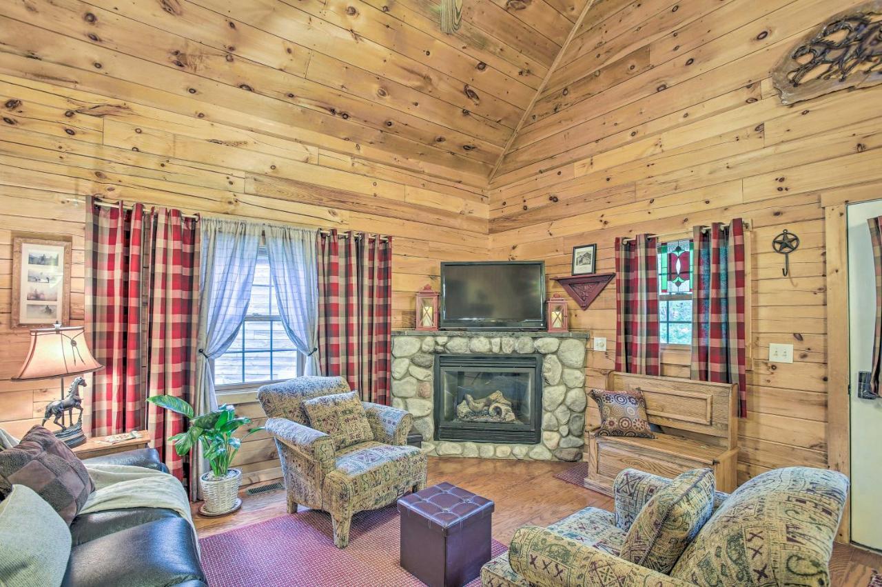Resort Cabin With Fire Pit Golf, Hike And Play! Rothbury Exterior foto